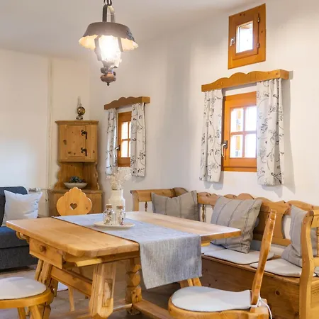 Mit Sauna! Neu Renoviertes 