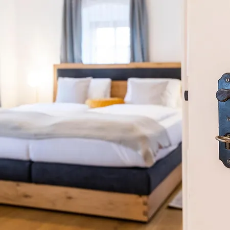 Mit Sauna! Neu Renoviertes 