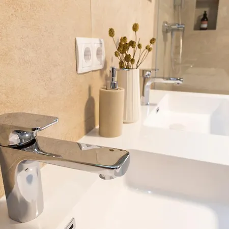 Mit Sauna! Neu Renoviertes 