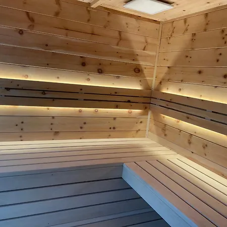 Mit Sauna! Neu Renoviertes 